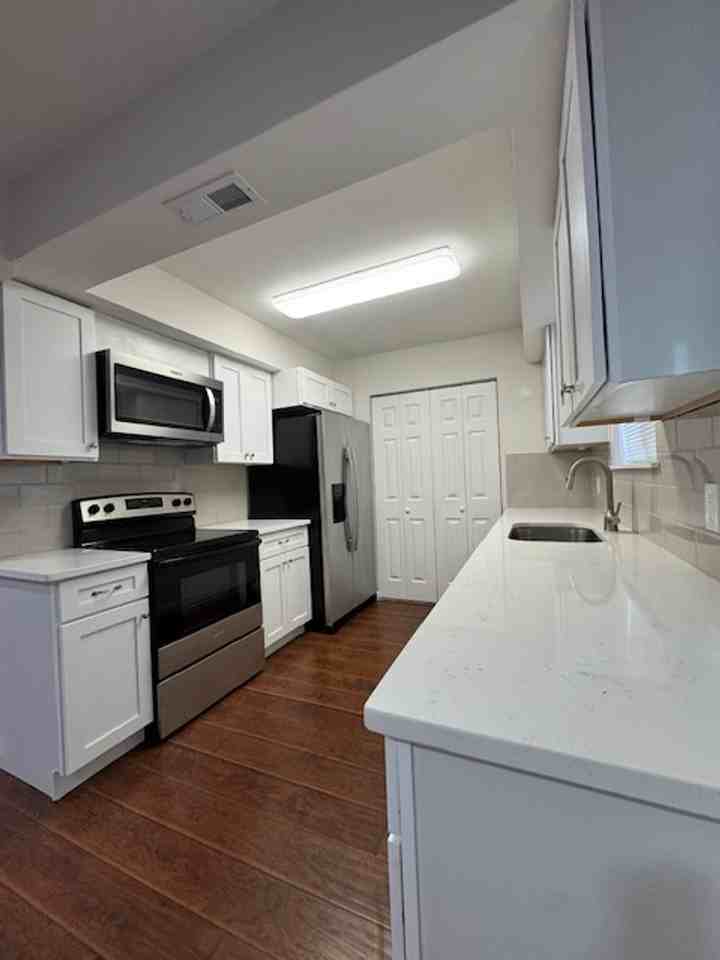 1908 Stephens St - Photo 6 of 31