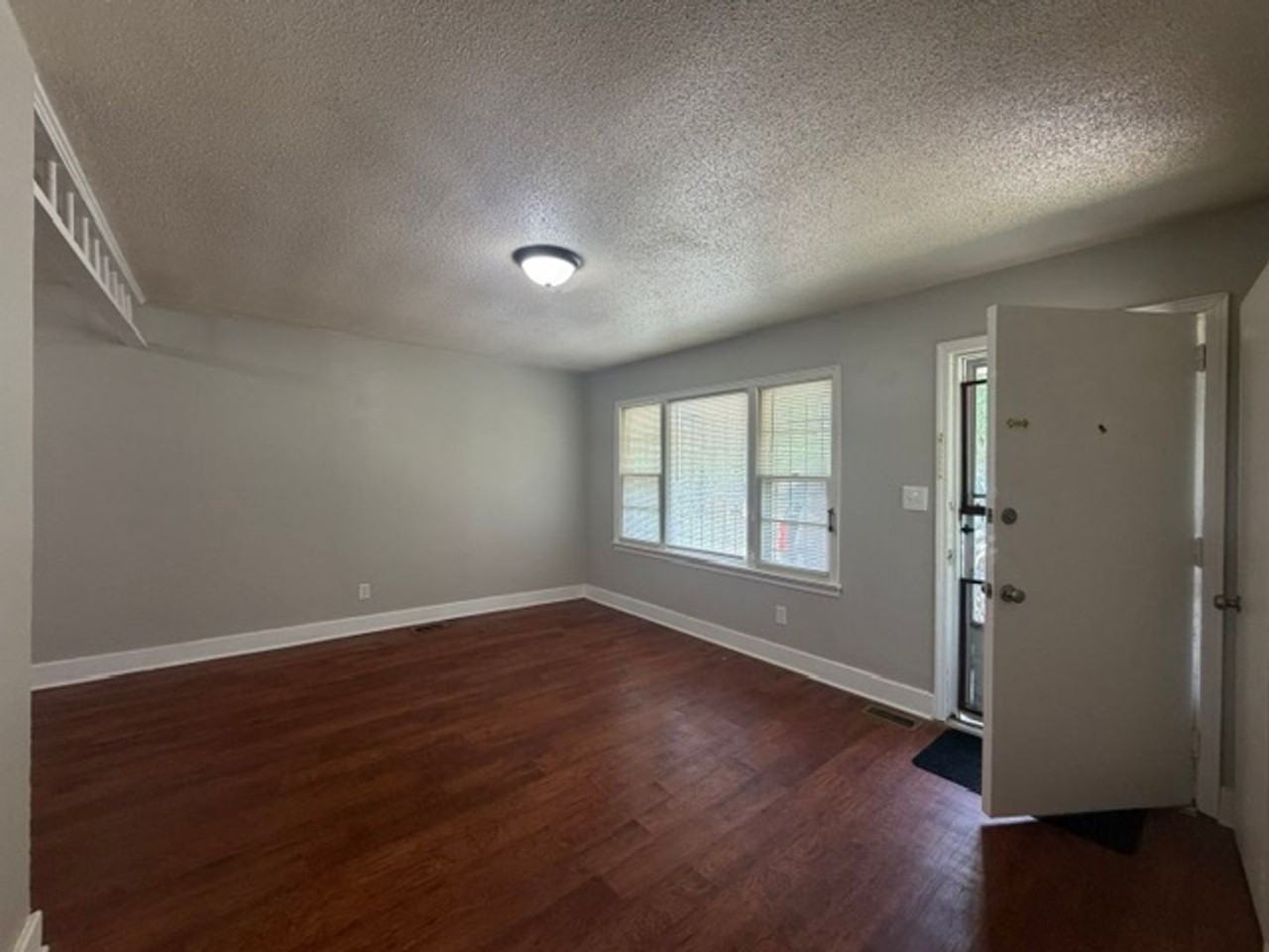 5007 Higgins St - Photo 2 of 12