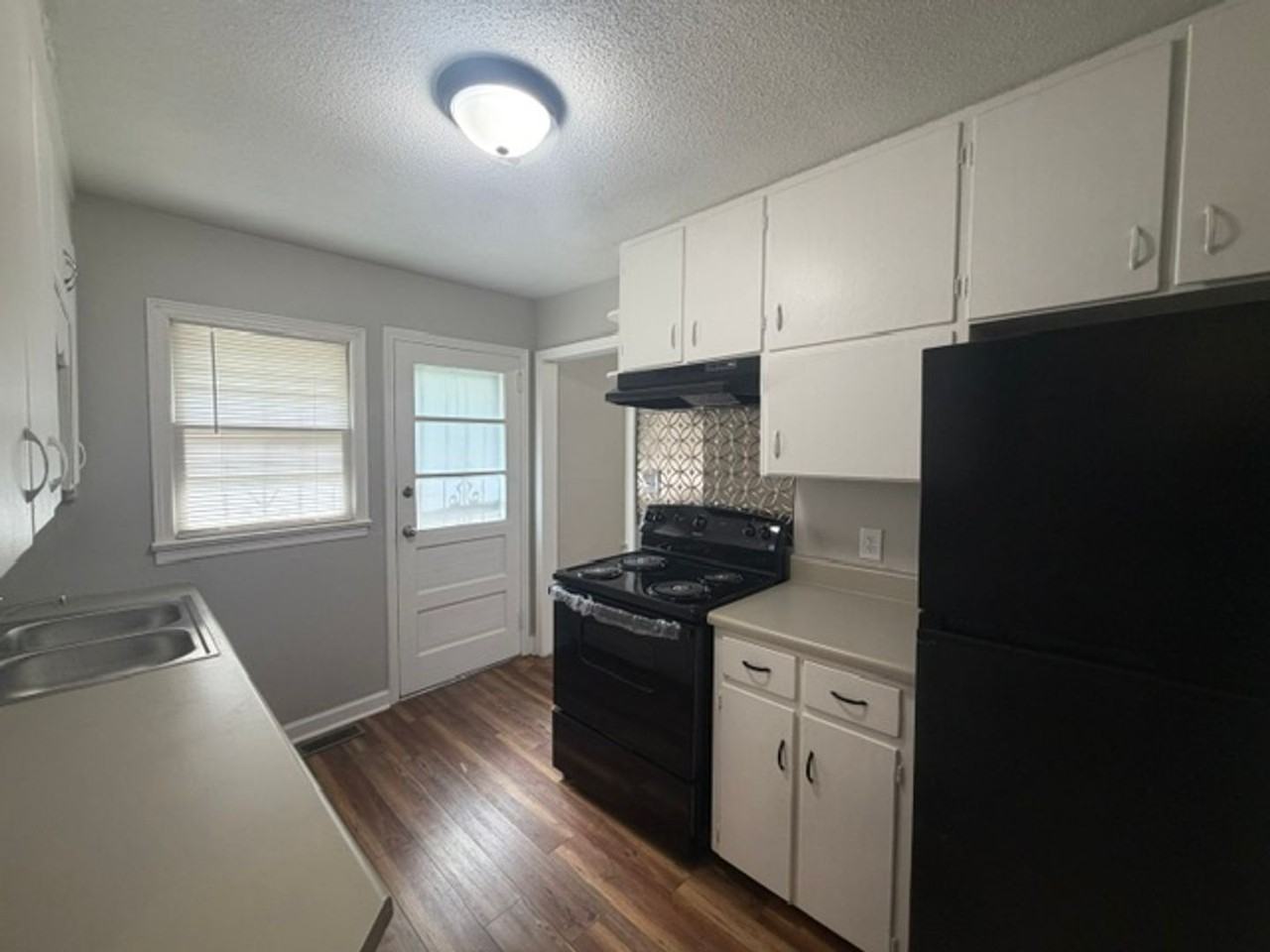 5007 Higgins St - Photo 4 of 12