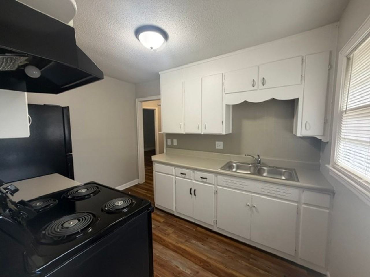 5007 Higgins St - Photo 5 of 12
