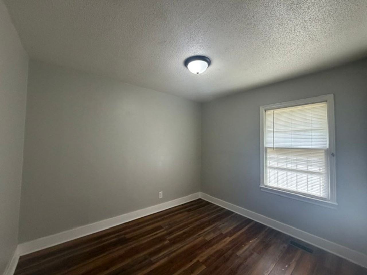 5007 Higgins St - Photo 6 of 12