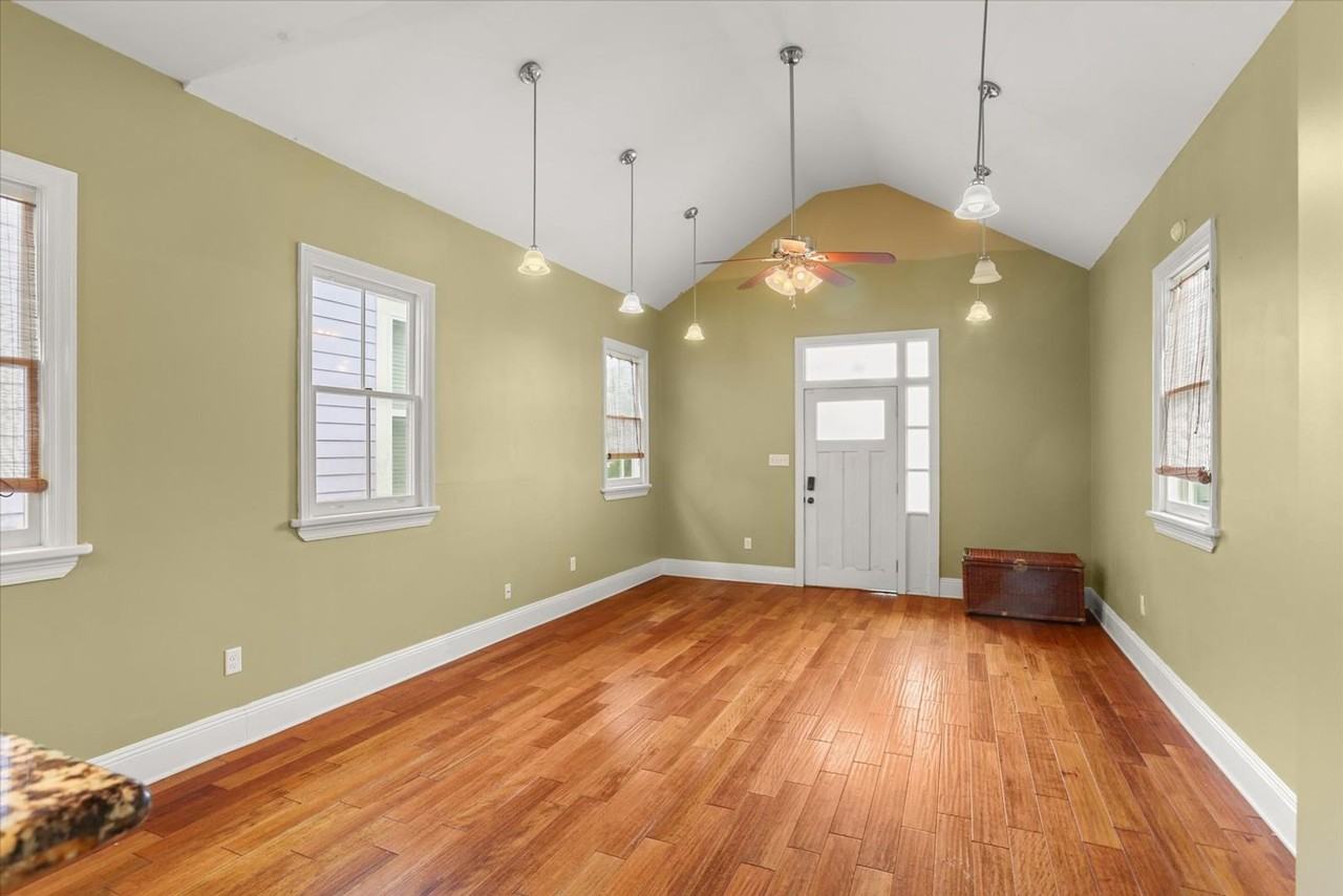 523 S Hennessey St - Photo 2 of 15