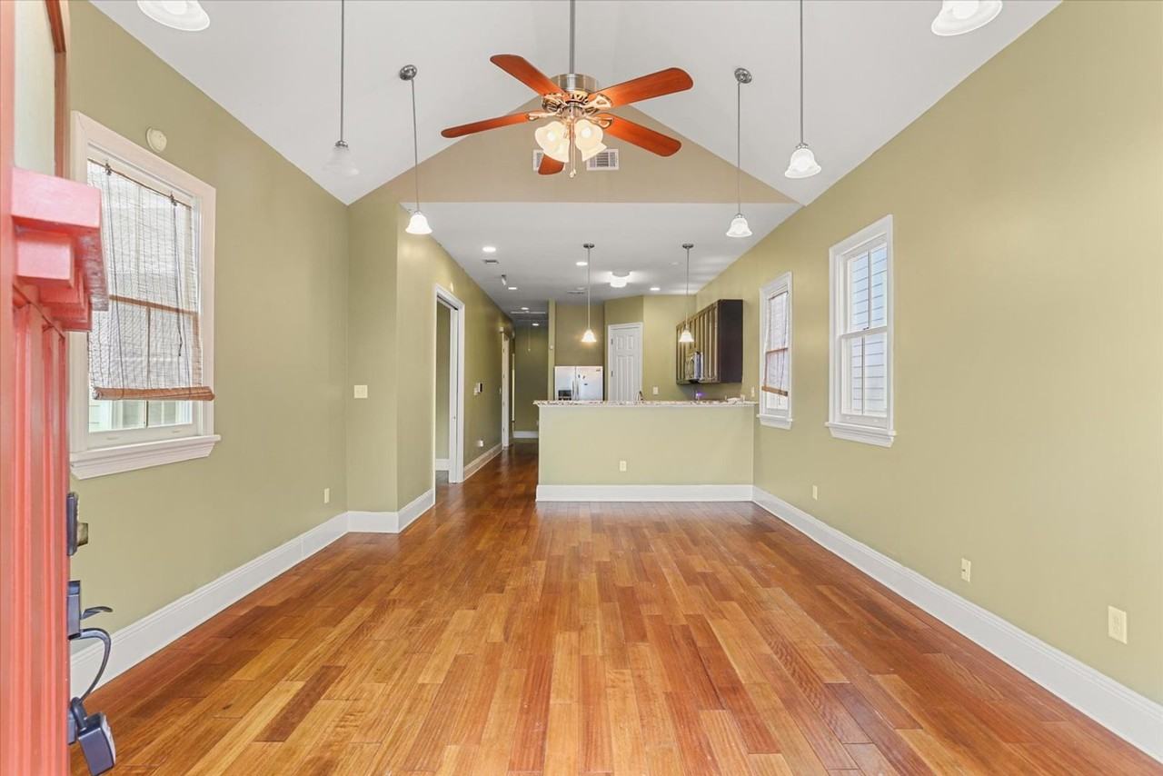 523 S Hennessey St - Photo 3 of 15