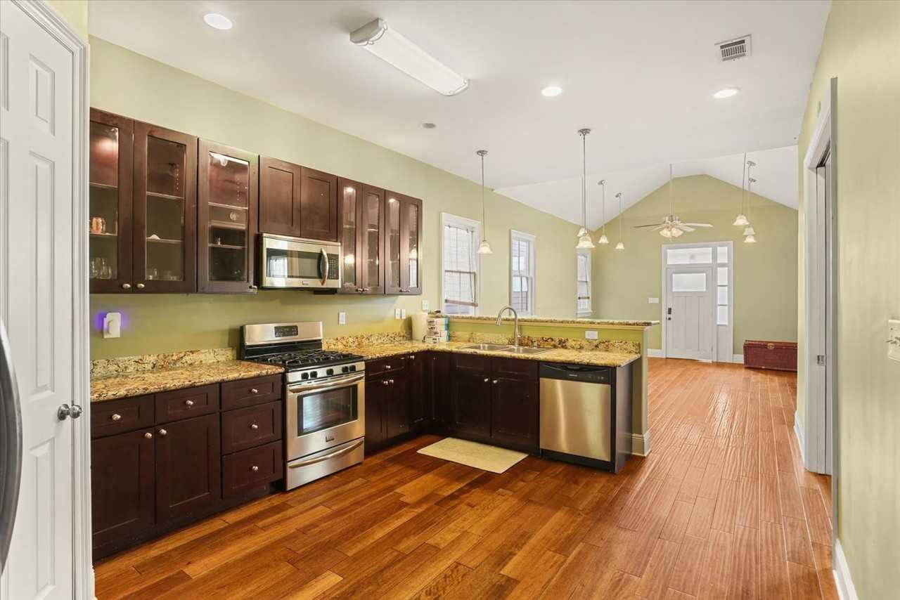 523 S Hennessey St - Photo 5 of 15