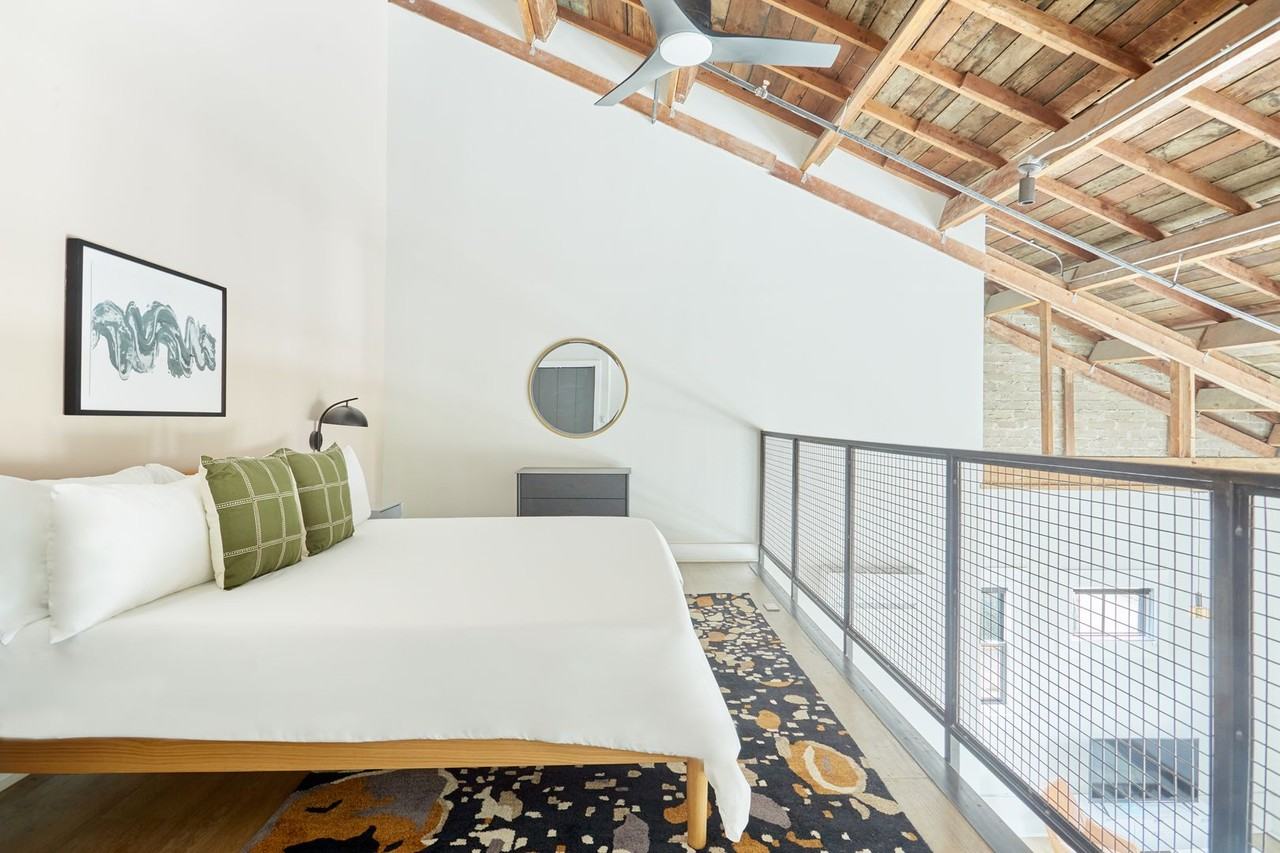 1405 S Flores St - Photo 5 of 18