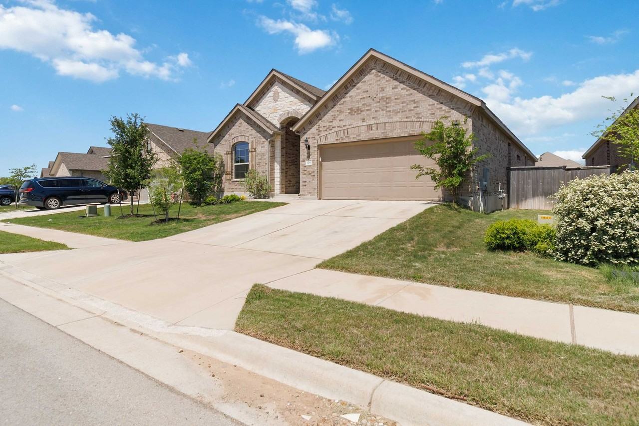 126 Smokebush Trl - Photo 3 of 30