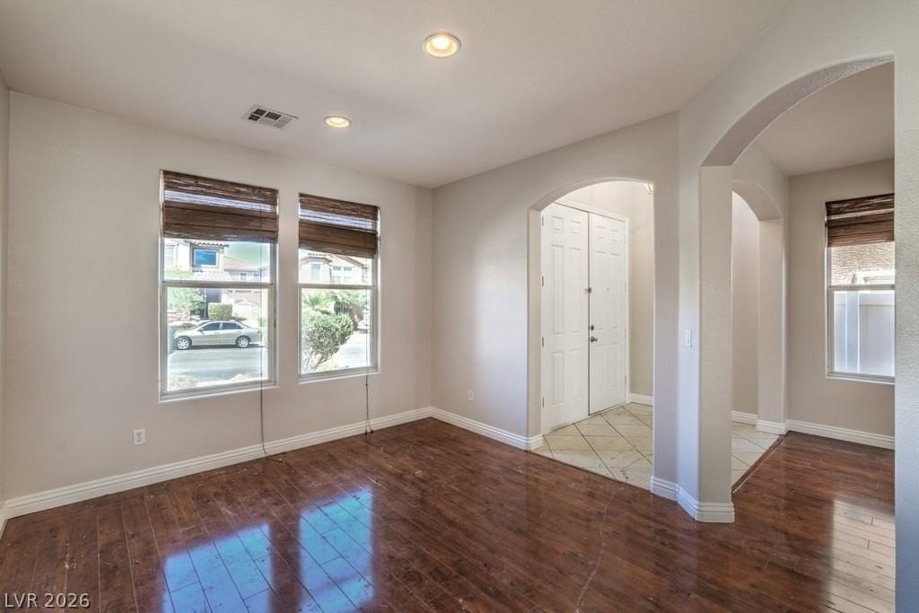 1213 Checkmark Ave - Photo 5 of 38