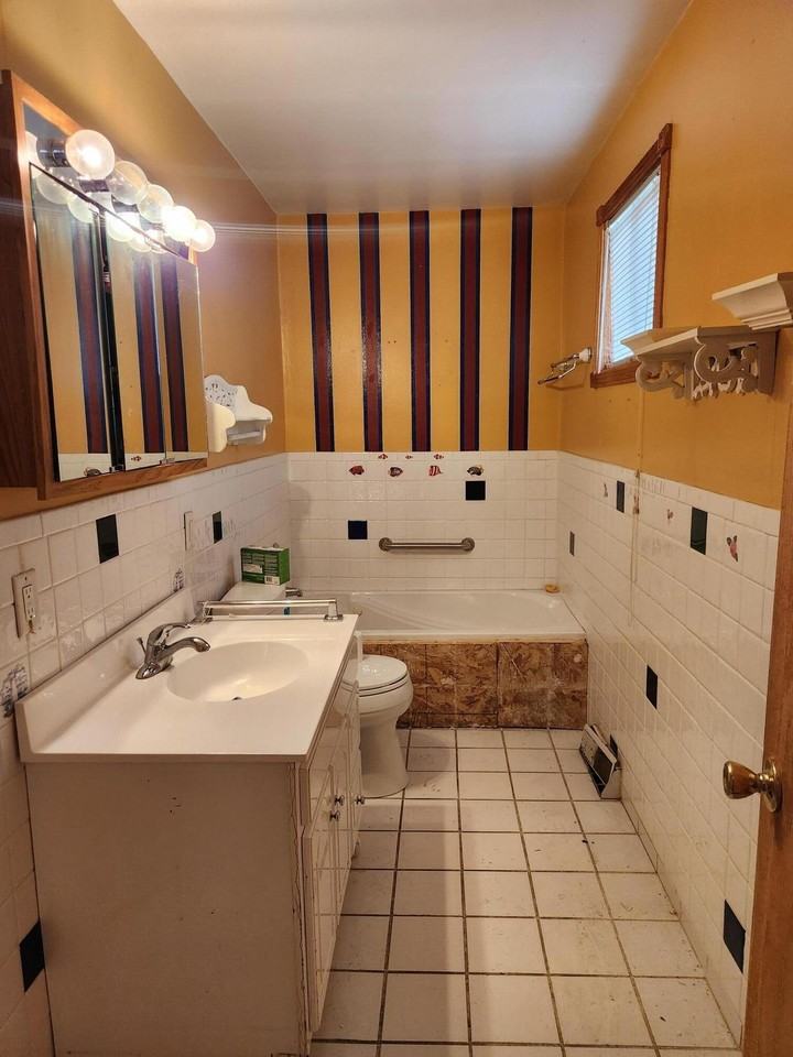 2025 W 4th Pl - Photo 6 of 9
