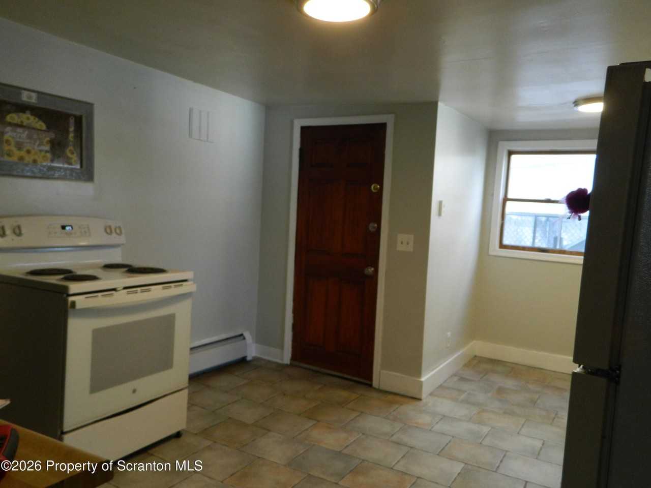 826 Prospect Ave - Photo 5 of 10
