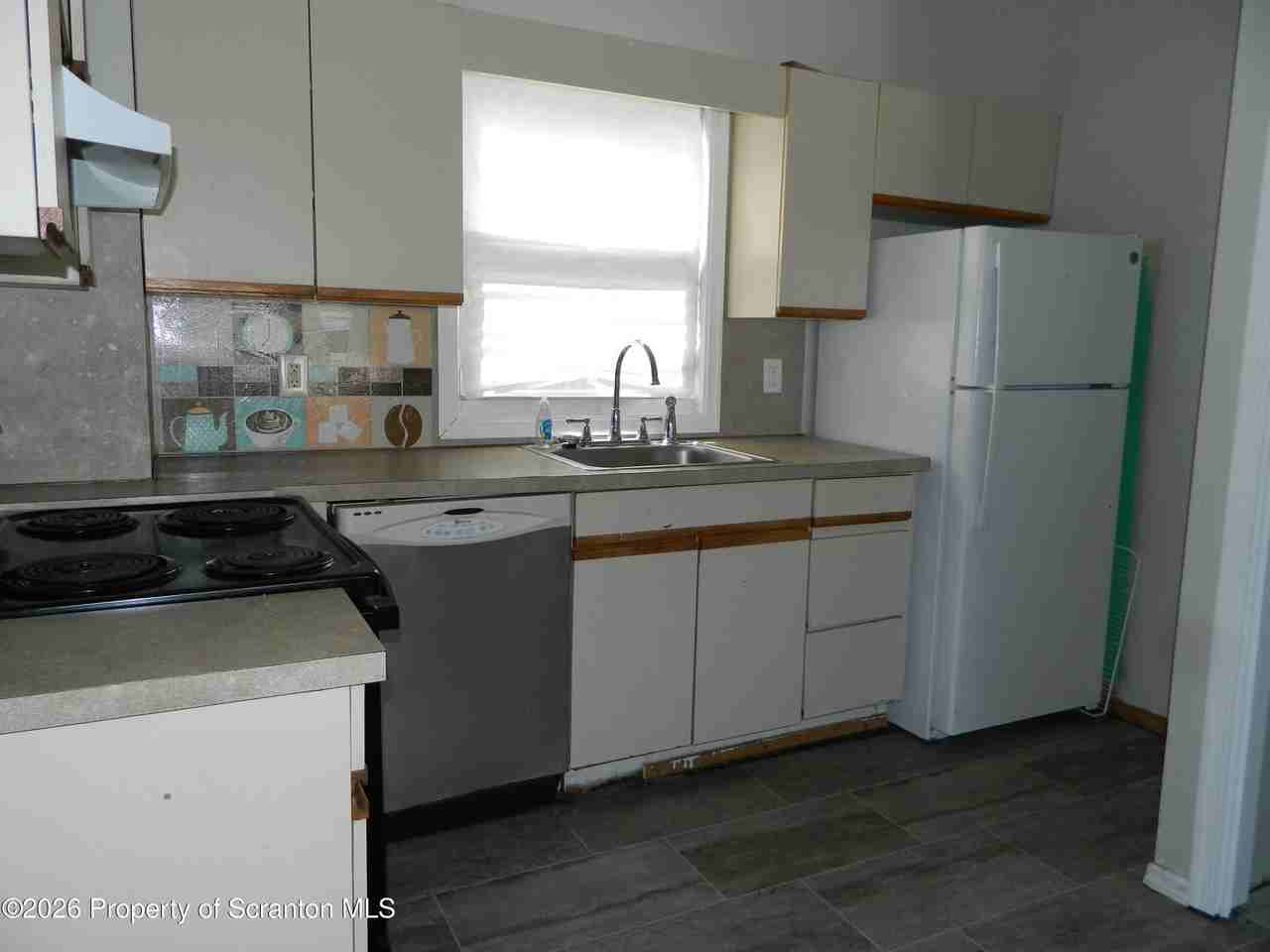 826 Prospect Ave - Photo 4 of 12
