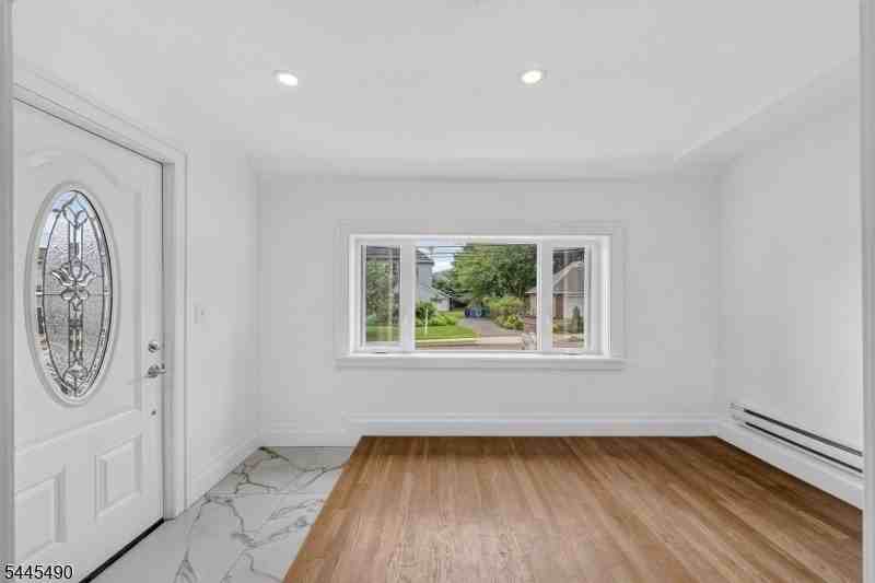 91 Columbus Dr - Photo 4 of 21