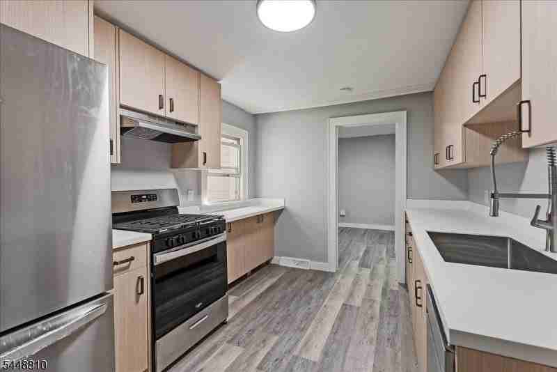 4 Maple St - Photo 5 of 13