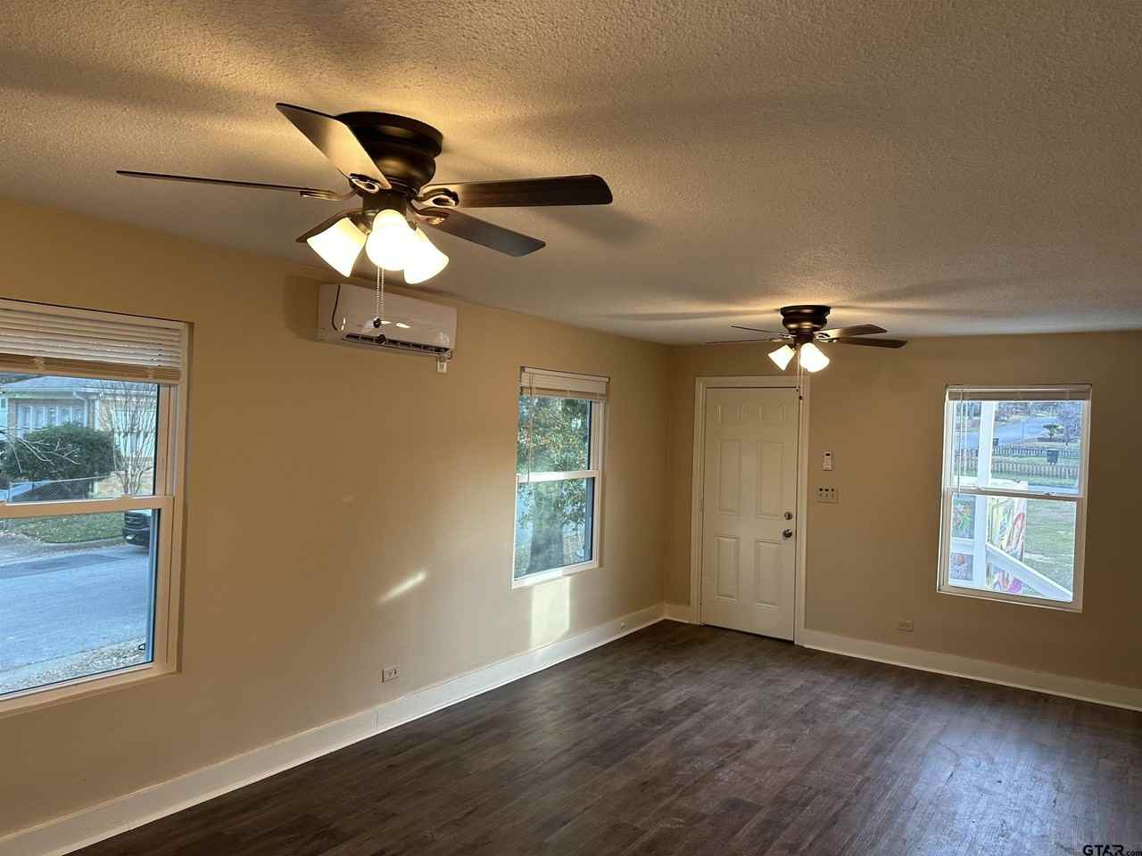 629 S Palace Ave - Photo 5 of 11