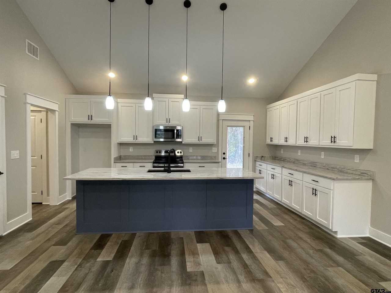 446 Chelsea Ln - Photo 3 of 19