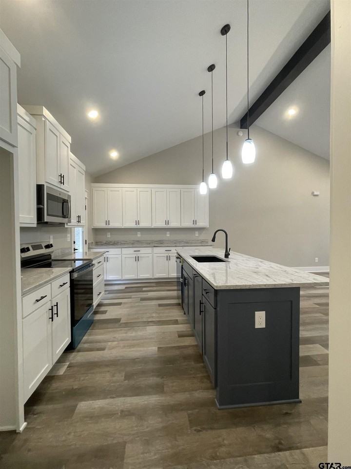 446 Chelsea Ln - Photo 4 of 19