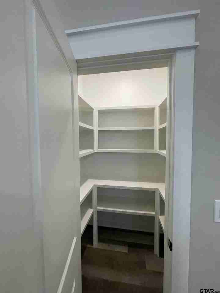 446 Chelsea Ln - Photo 5 of 19