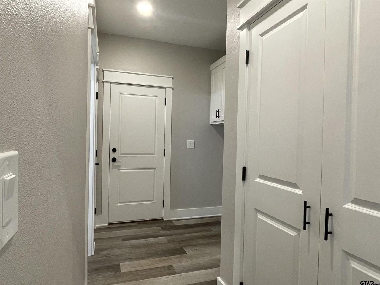 446 Chelsea Ln - Photo 6 of 19