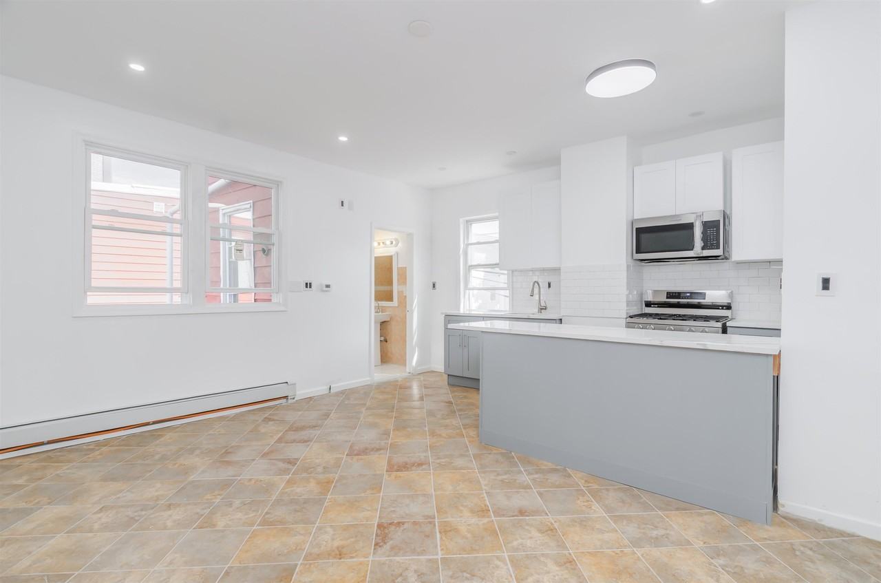 147 Avenue E #3 - Photo 3 of 17
