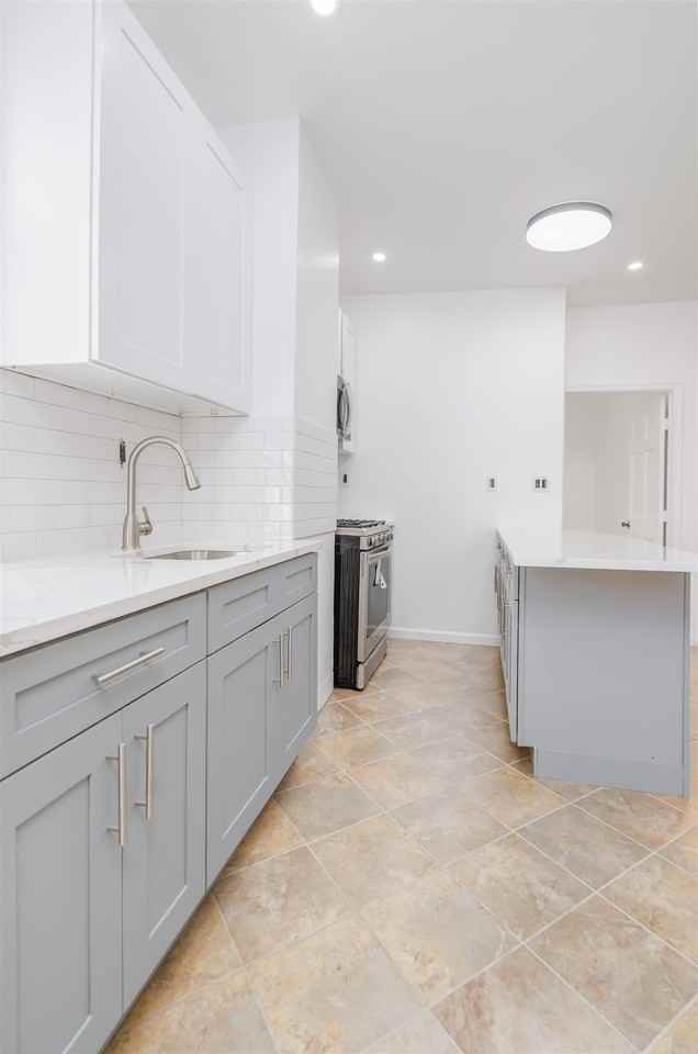 147 Avenue E #3 - Photo 4 of 17