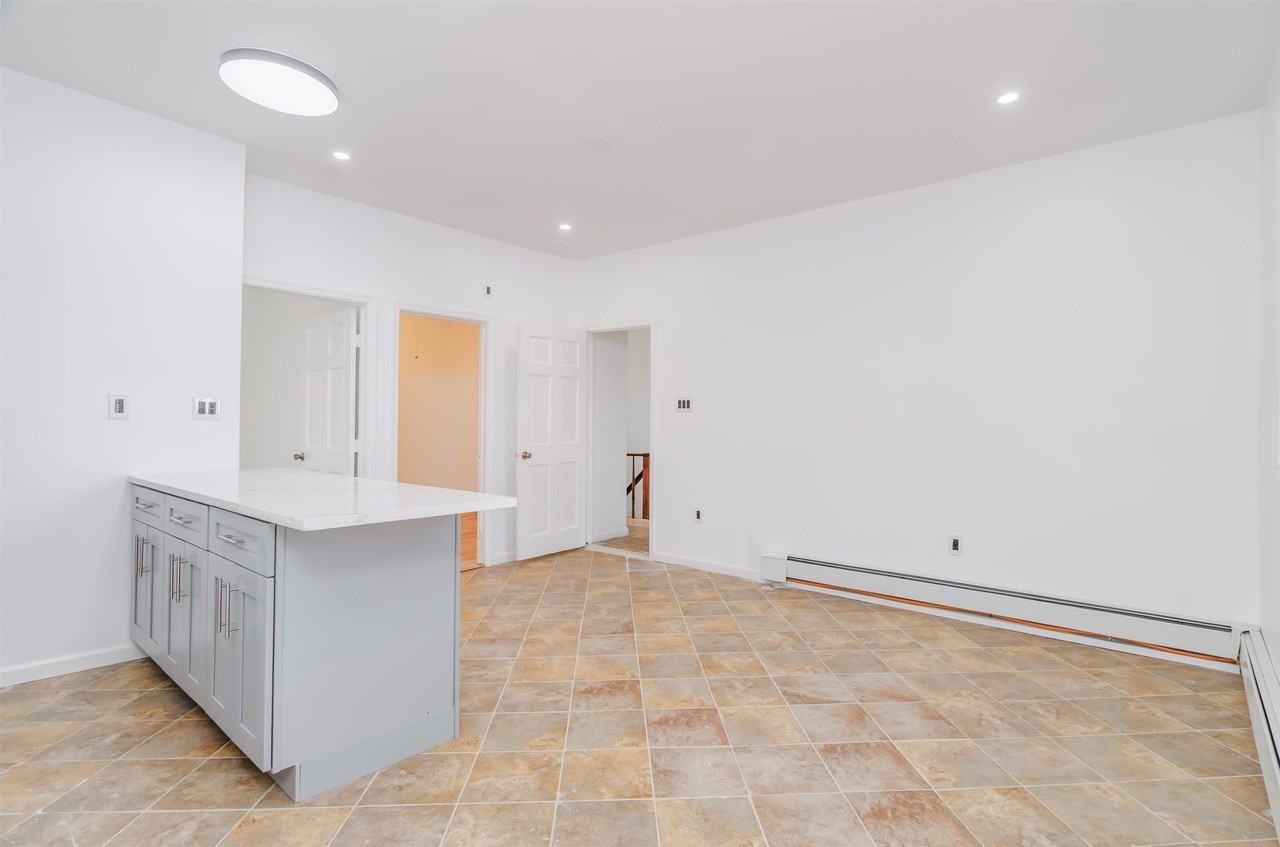 147 Avenue E #3 - Photo 5 of 17