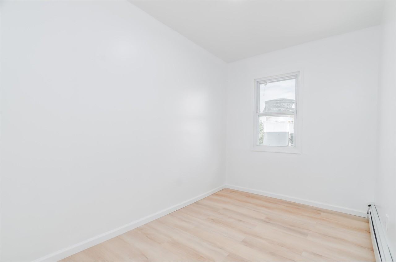 147 Avenue E #3 - Photo 6 of 17