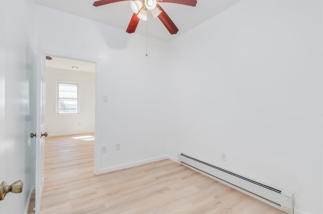 147 Avenue E #3 - Photo 7 of 17