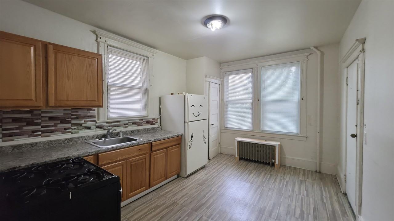 19 Delaware Ave #2 - Photo 4 of 16