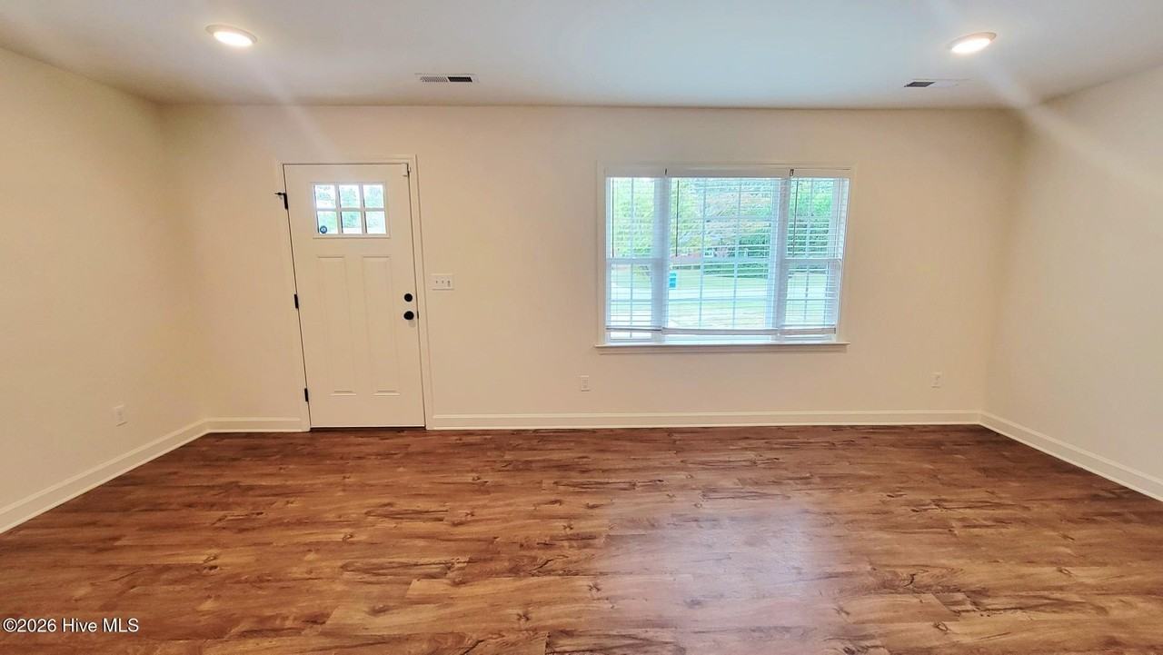 408 Pine Hills Dr - Photo 2 of 19