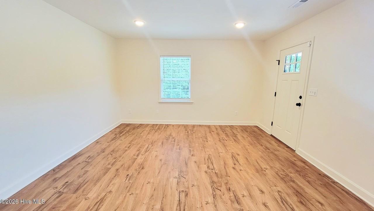 408 Pine Hills Dr - Photo 3 of 19