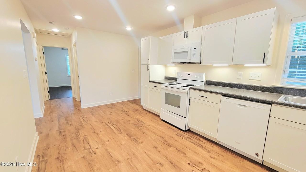 408 Pine Hills Dr - Photo 5 of 19