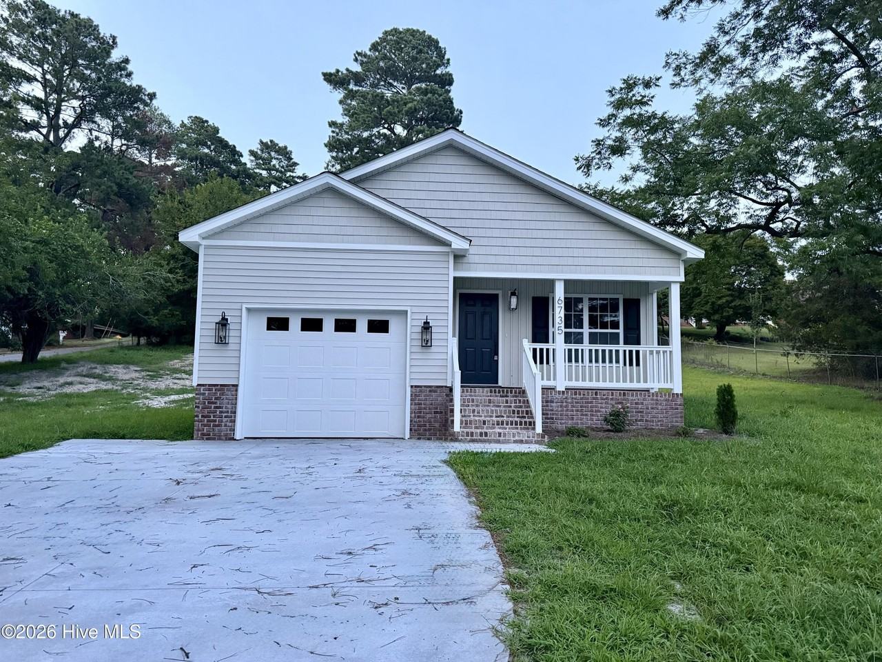 6735 Hill St - Photo 2 of 36