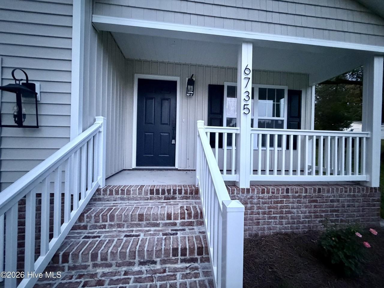 6735 Hill St - Photo 3 of 36