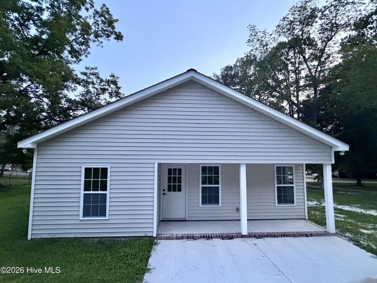 6735 Hill St - Photo 5 of 36