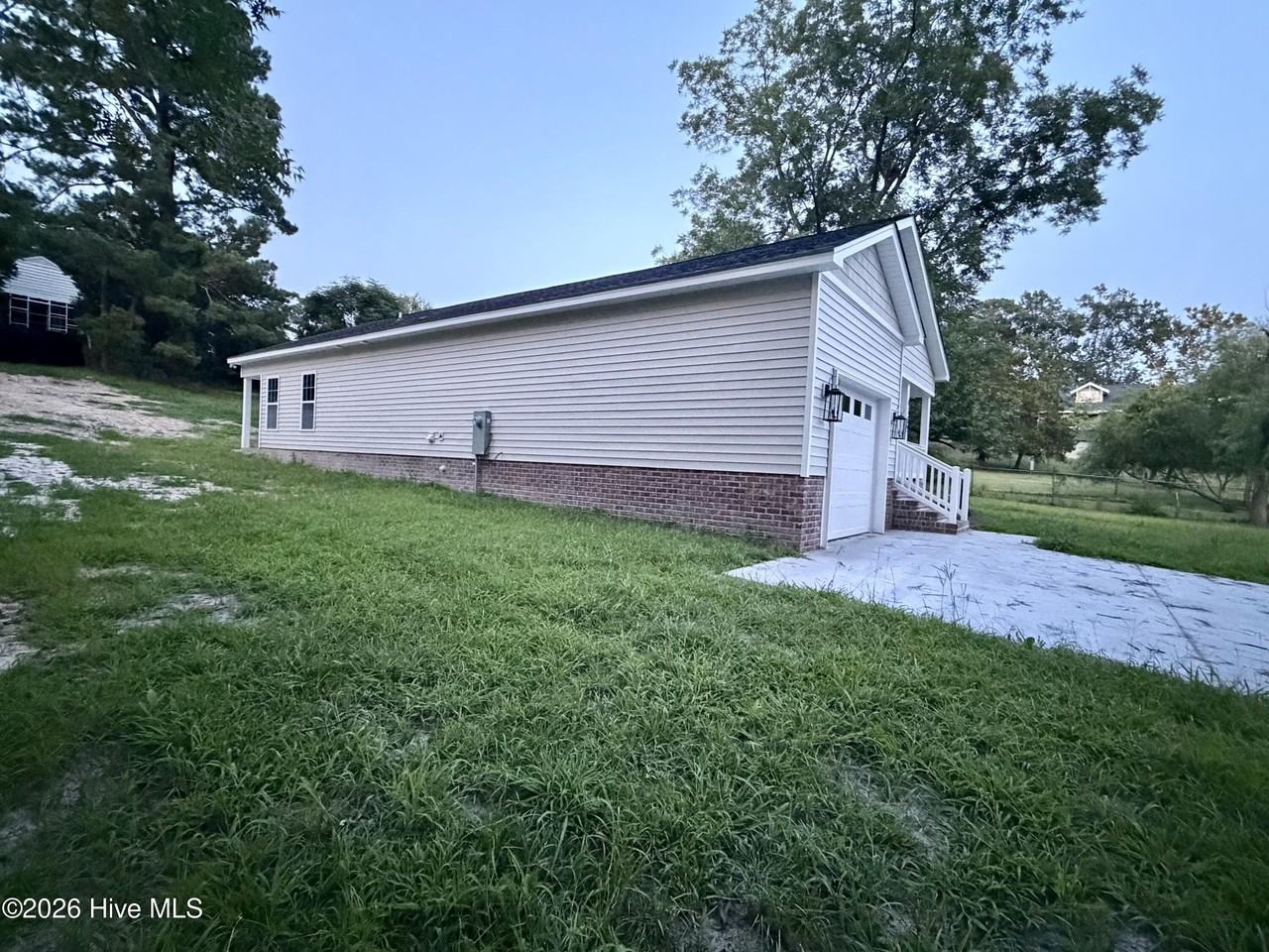 6735 Hill St - Photo 7 of 36