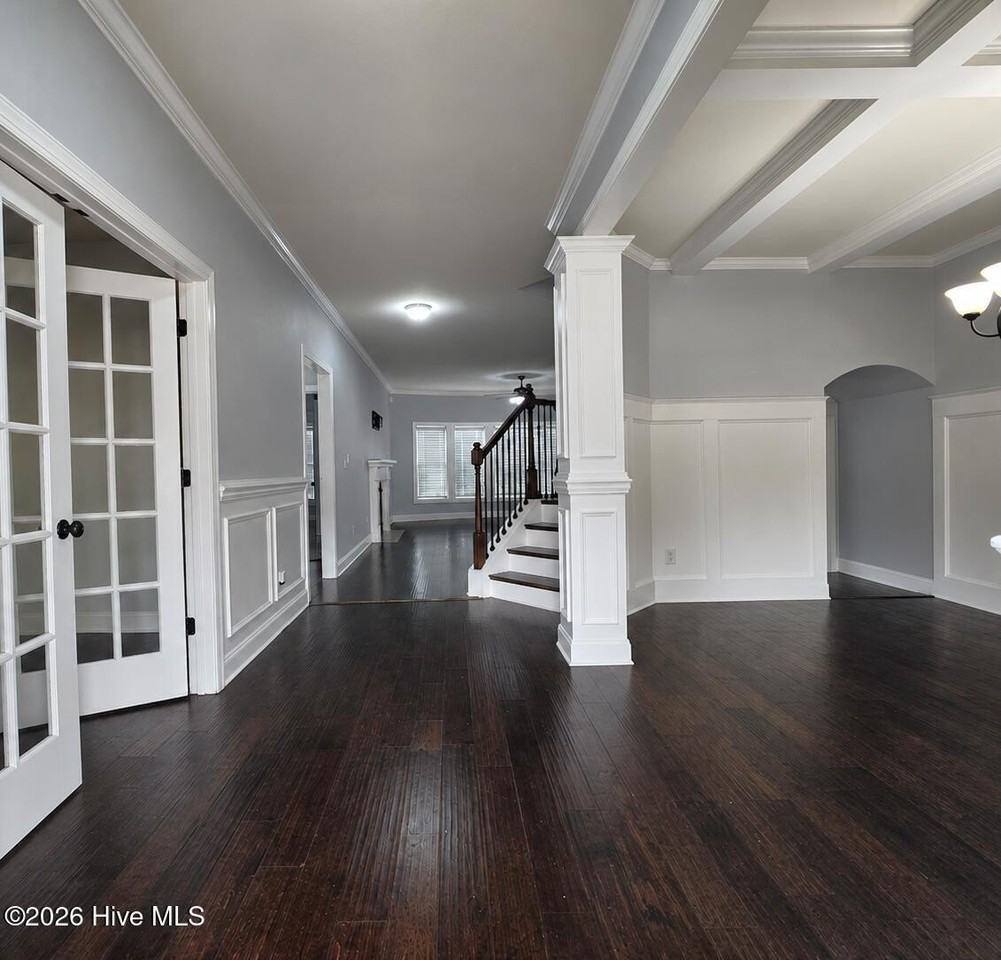 8809 Crenshaw Dr - Photo 3 of 43