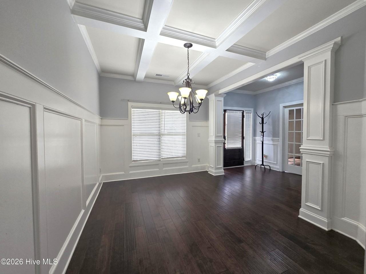 8809 Crenshaw Dr - Photo 6 of 43