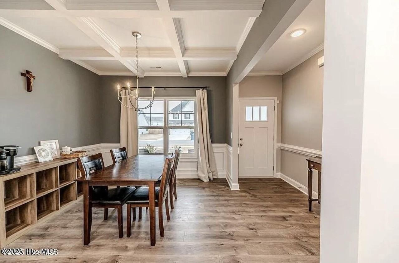 223 Burnside Dr - Photo 2 of 33