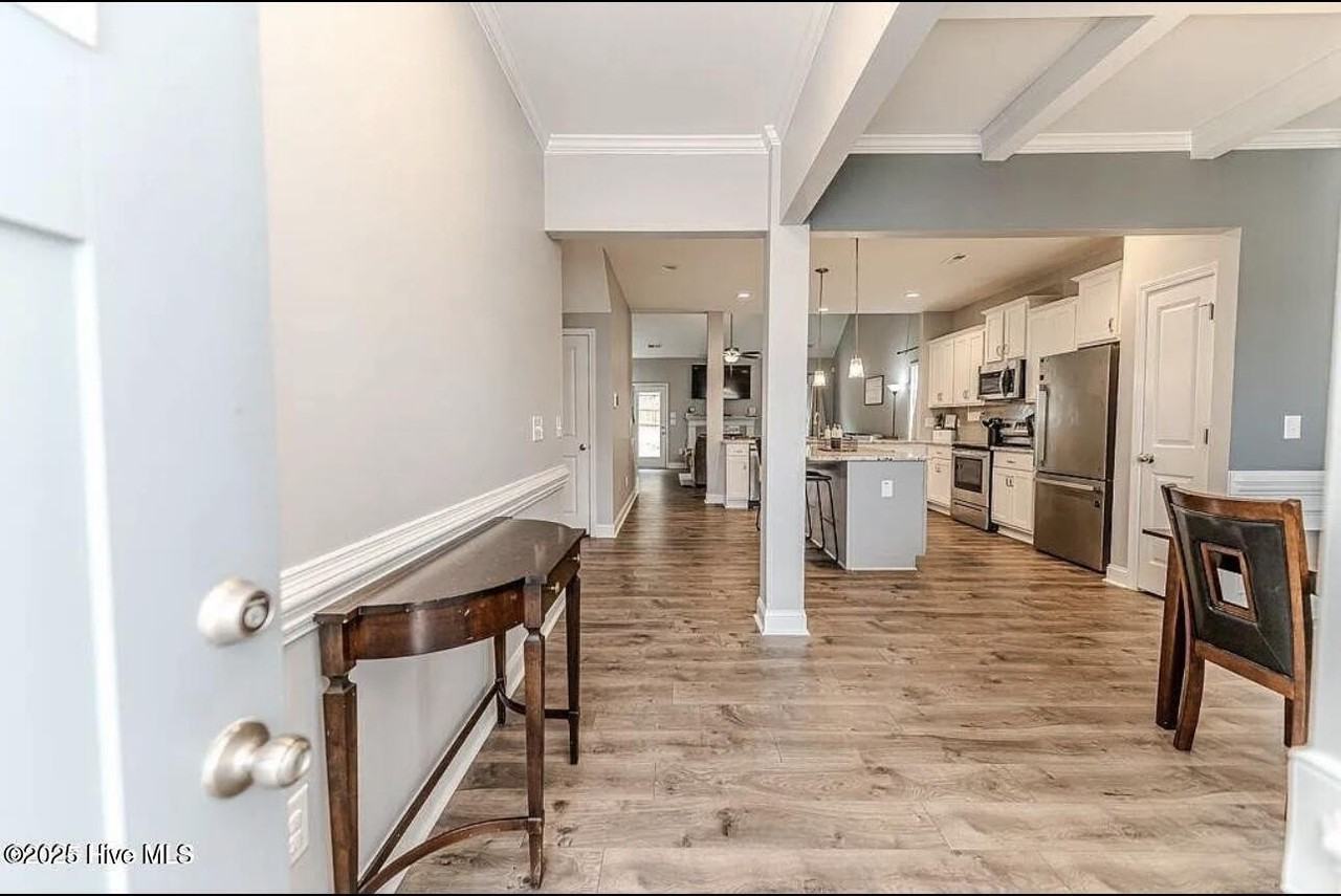 223 Burnside Dr - Photo 4 of 33