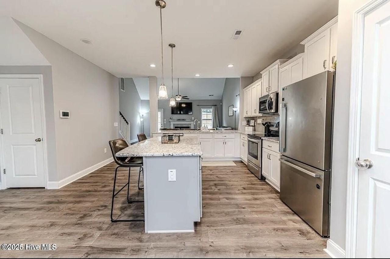 223 Burnside Dr - Photo 5 of 33