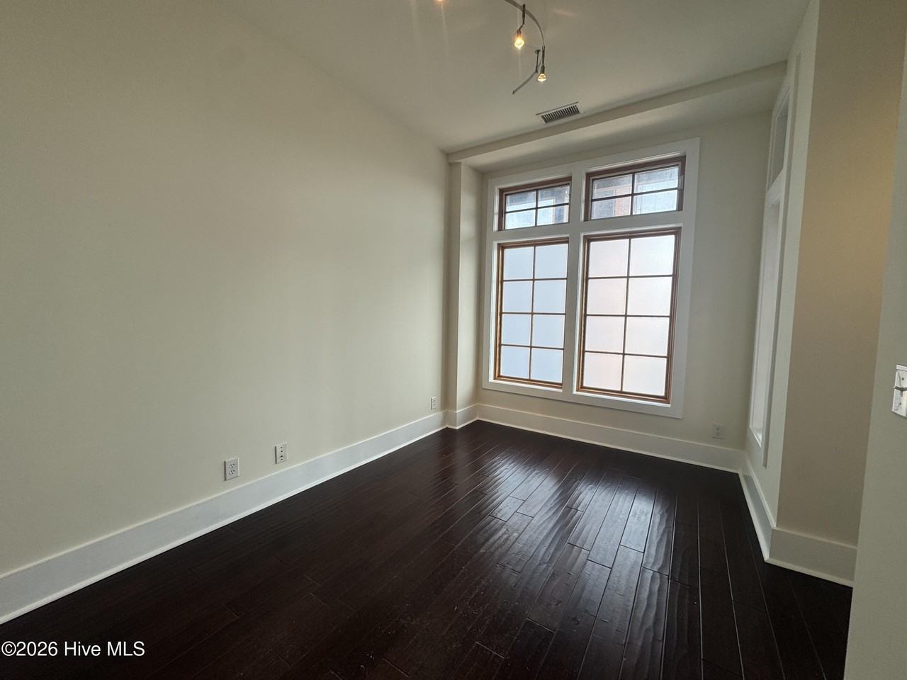 801 N 4th St #302 - Photo 5 of 19