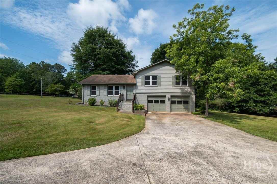 1030 Carriage Hill Rd - Photo 2 of 43