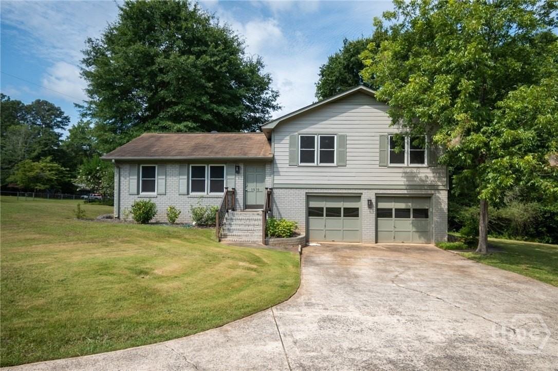 1030 Carriage Hill Rd - Photo 3 of 43