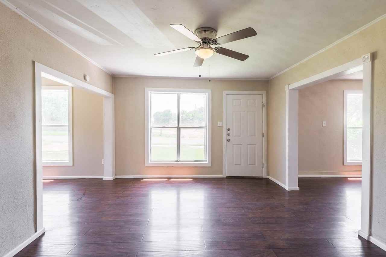 2114 20th St - Photo 2 of 17
