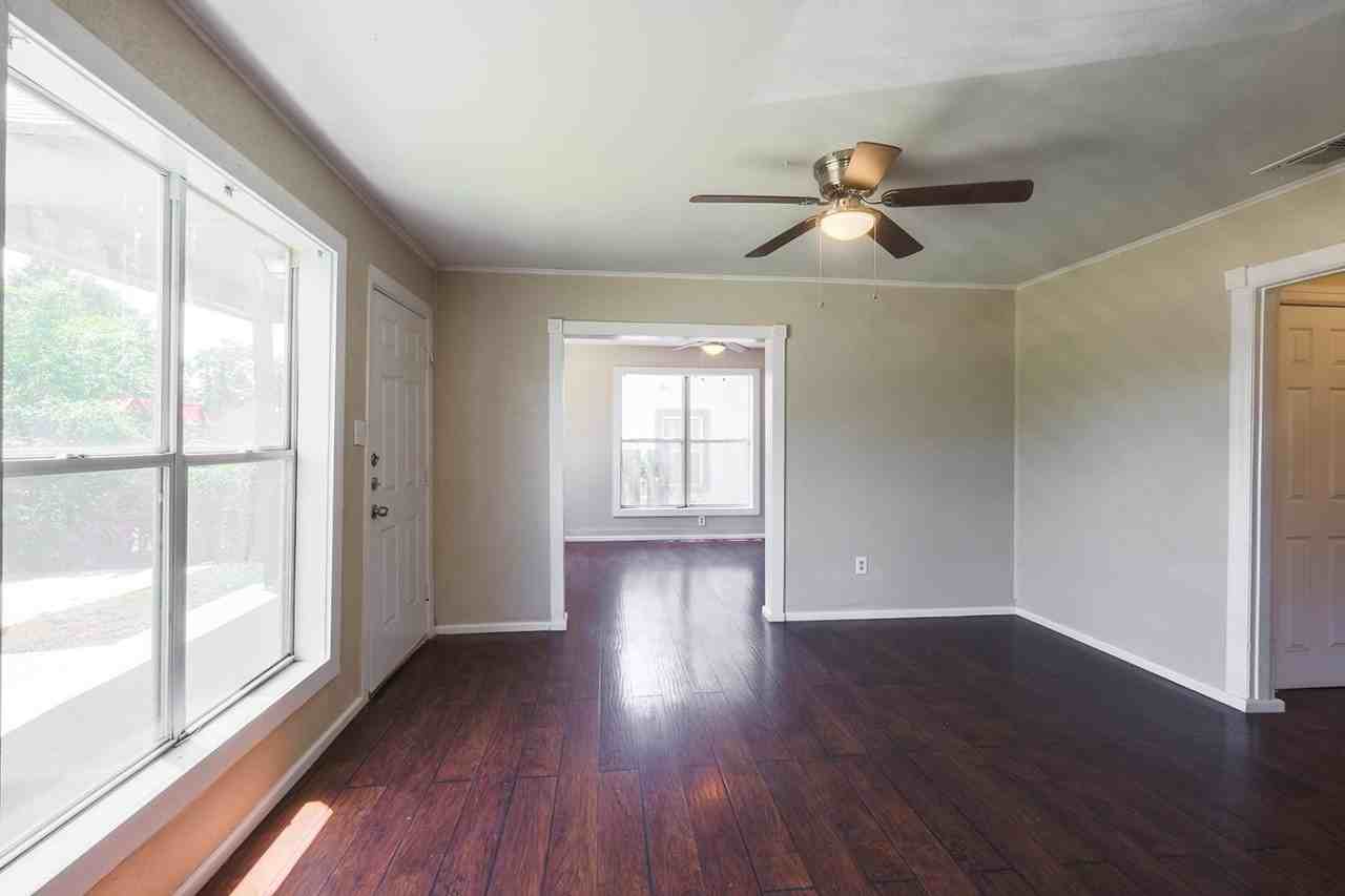2114 20th St - Photo 3 of 17