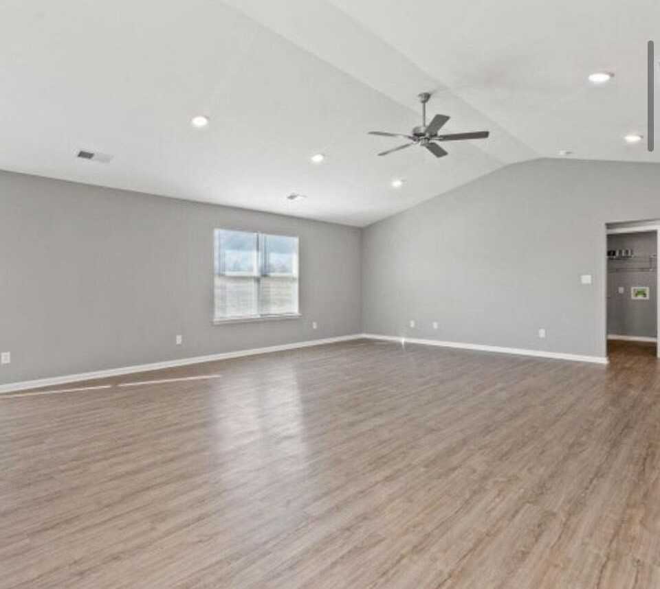 138 Landry Ln - Photo 4 of 14