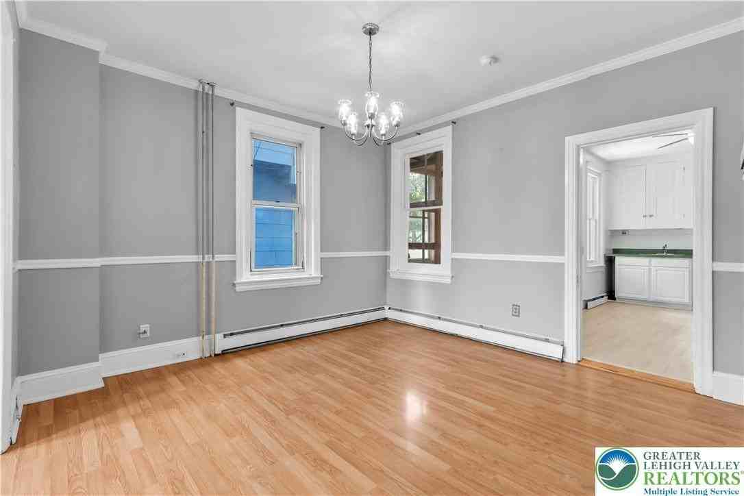227 E Garrison St - Photo 7 of 34