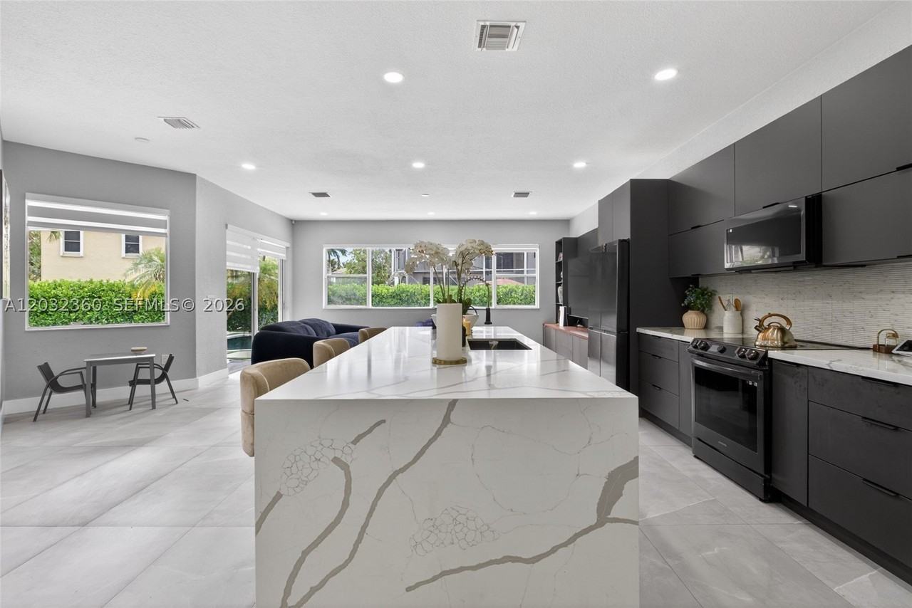 2167 Sw 176th Ter - Photo 5 of 50