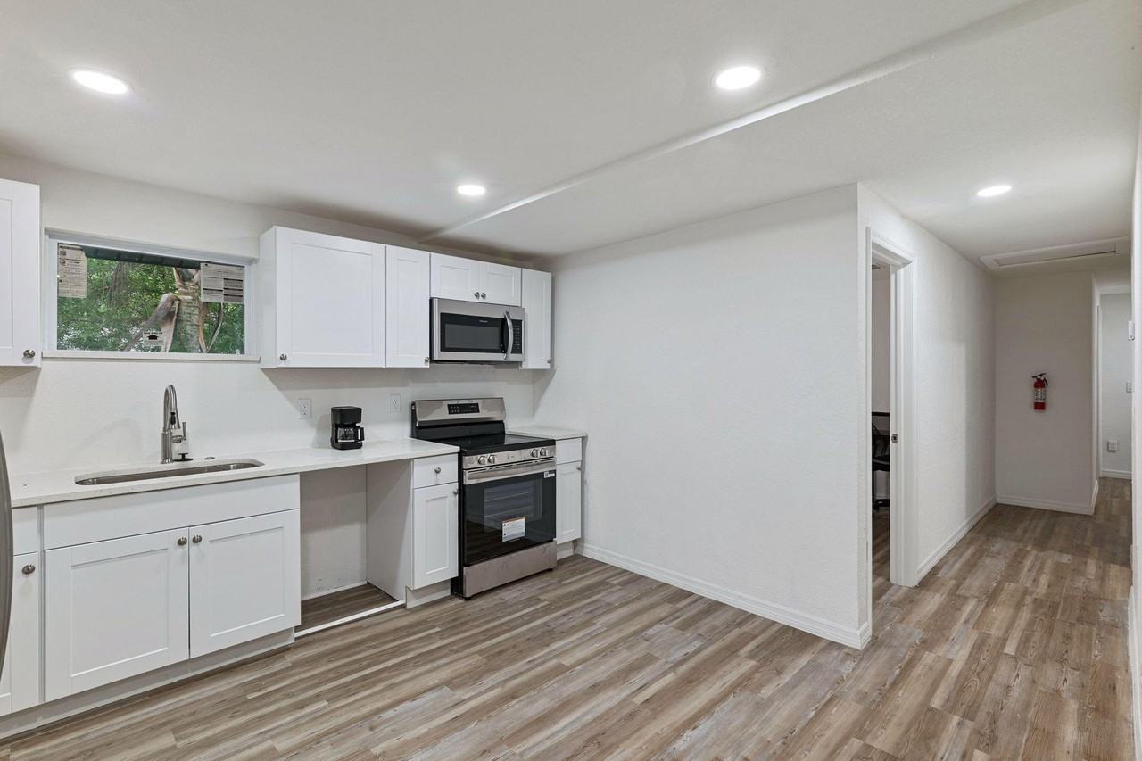N Wills St - Photo 2 of 14