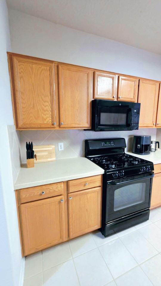 Streamwood Dr - Photo 4 of 44