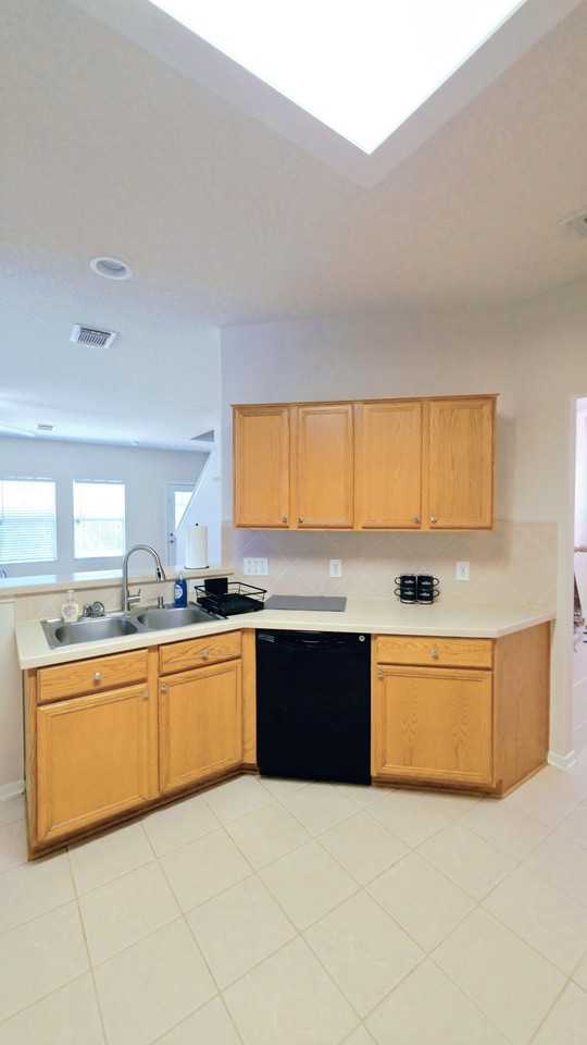 Streamwood Dr - Photo 6 of 44